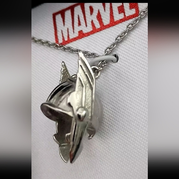 Marvel Comics Mighty Thor Highly Detailed Mini Helmet Necklace Pendant New MIB - Picture 3 of 9